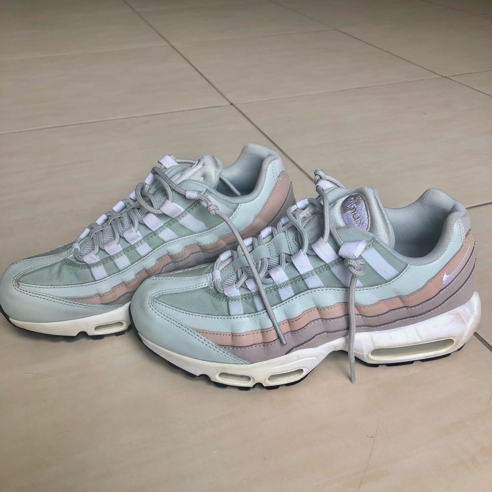 Nike womens air max 95!
